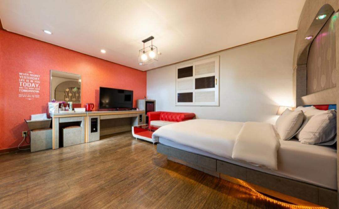 Firenze Motel อาซัน ภายนอก รูปภาพ